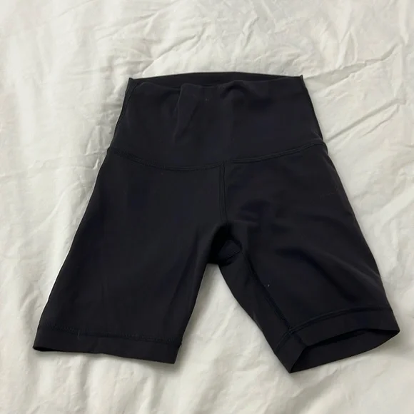 Lululemon 6” Wunder Train High-Rise Shorts - Picture 2 of 4